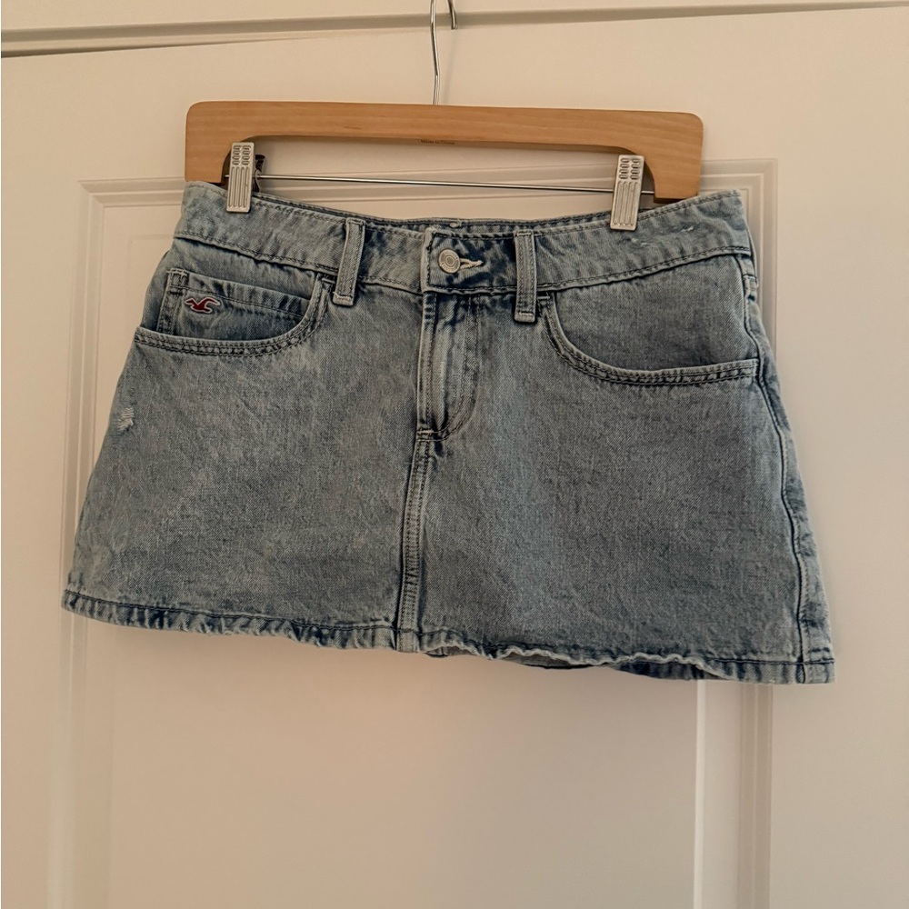 Hollister Low-Rise Embroidered Light Wash Denim Mini Skort
